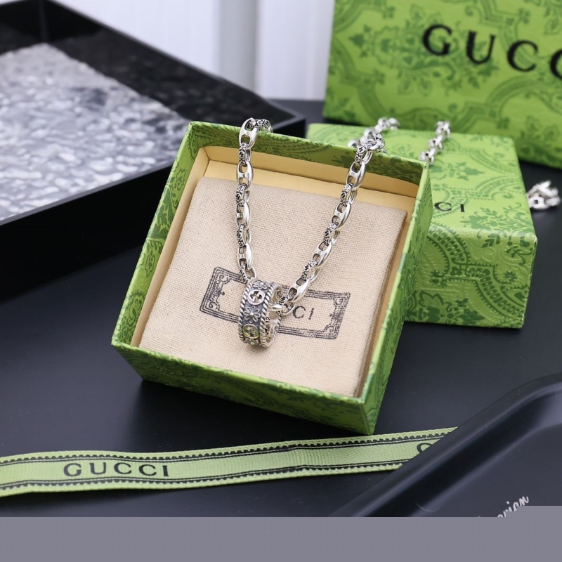 G*u*i necklaces